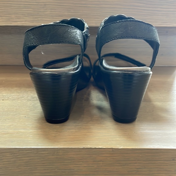 Aetrex Sylvia Adjustable Quarter Strap Heel in Black - Picture 6 of 9